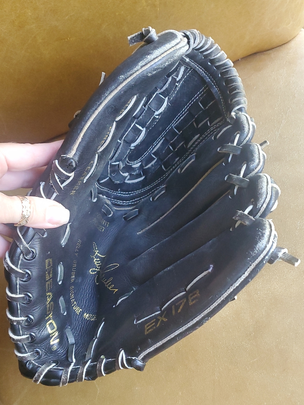 Easton EX17B Kelly Gruber Signature Model Leather Baseball Glove